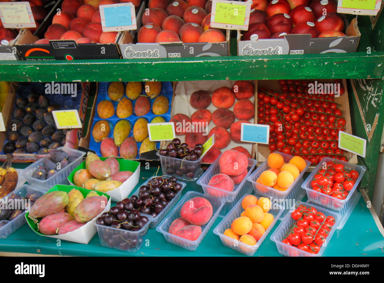 France paris grocery store hi-res stock photography and images - Alamy