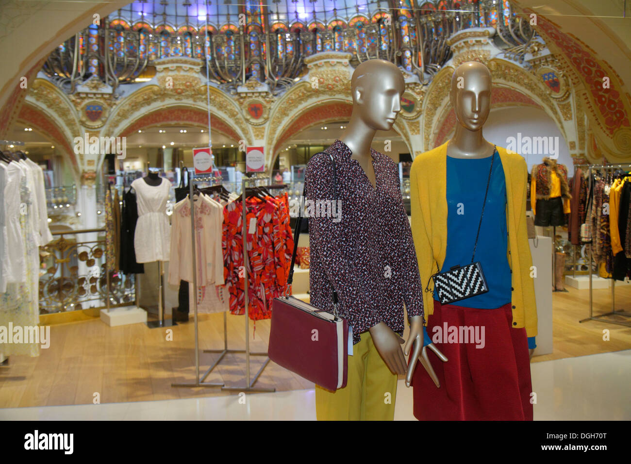 People paris shopping clothing store hi-res stock photography and images -  Alamy