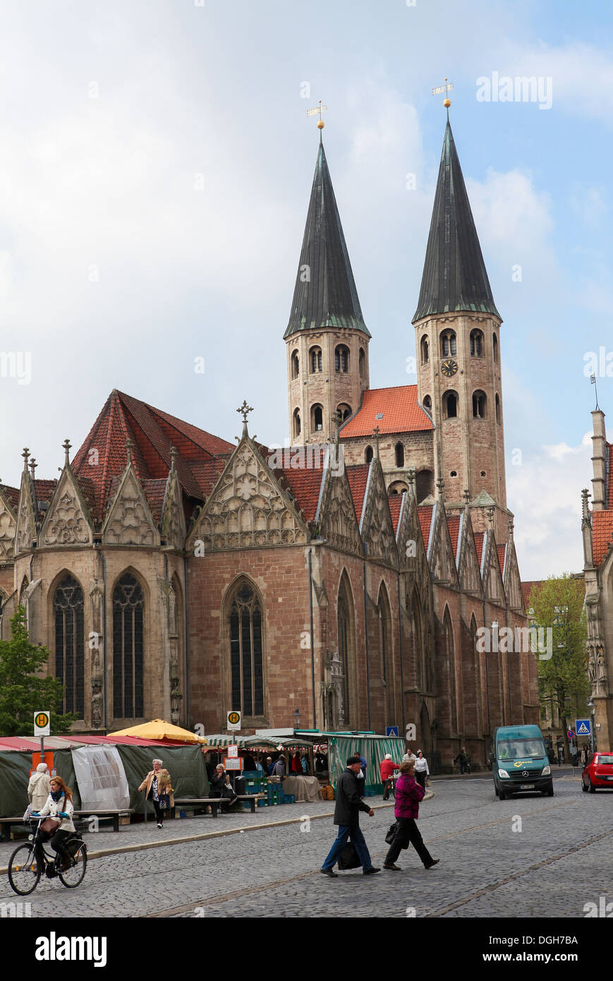 Unidentified people passing in front of the Martini church in Braunschweig, Niedersachsen, Germany, on May 4, 2011. Stock Photo