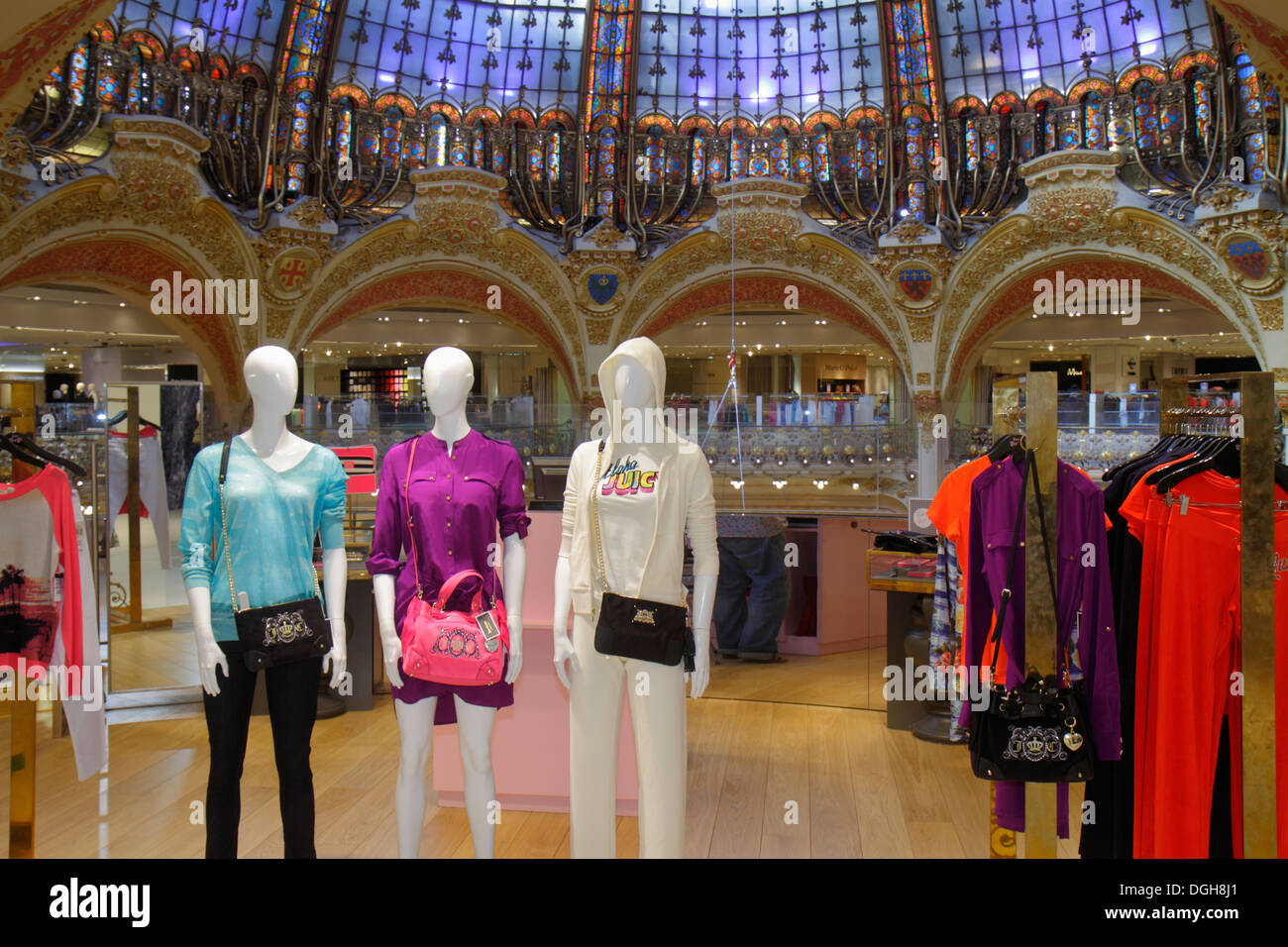 Paris fashion shops hi-res stock photography and images - Alamy