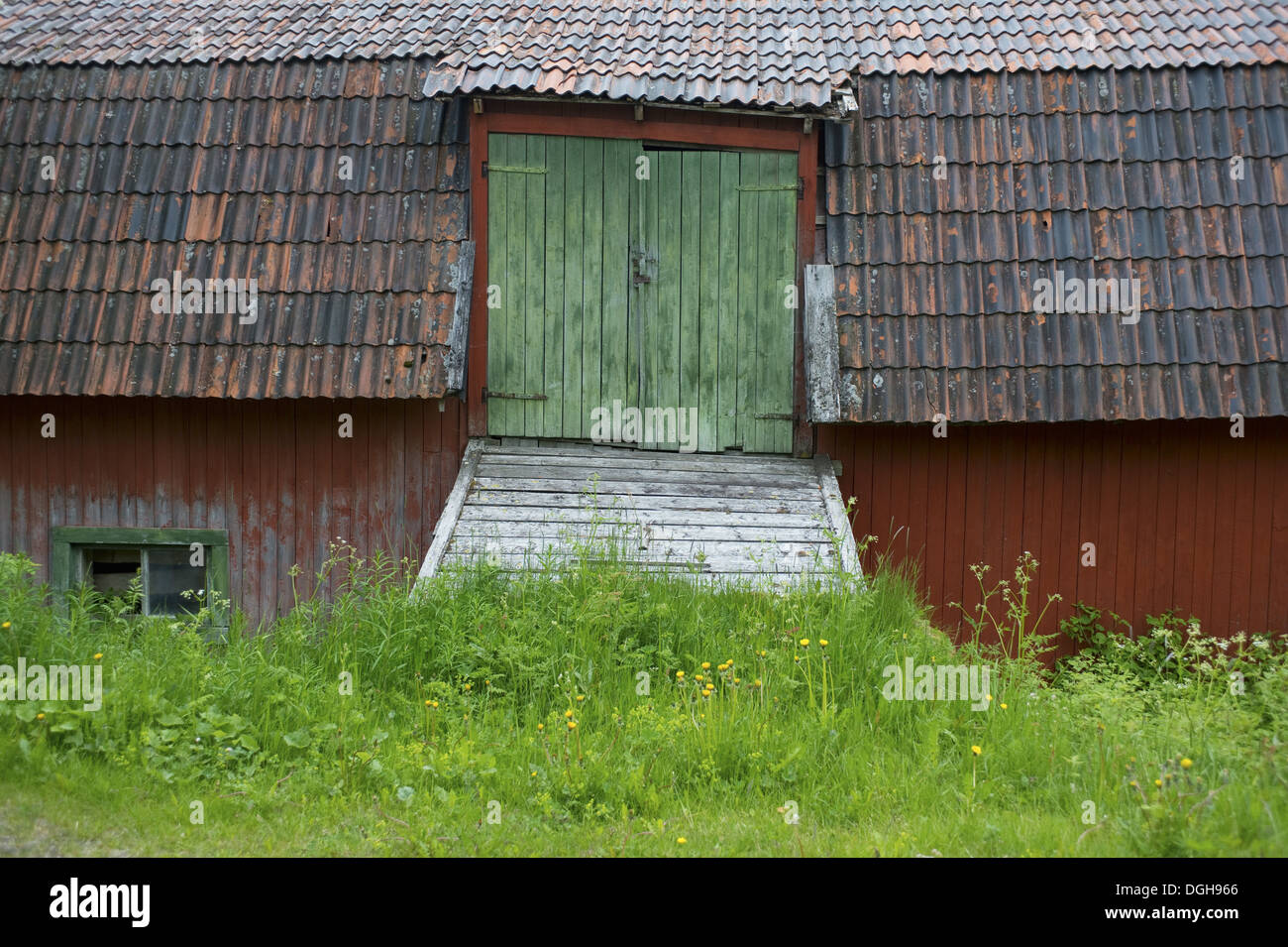 Barn rural farming doors hi-res stock photography and images - Alamy