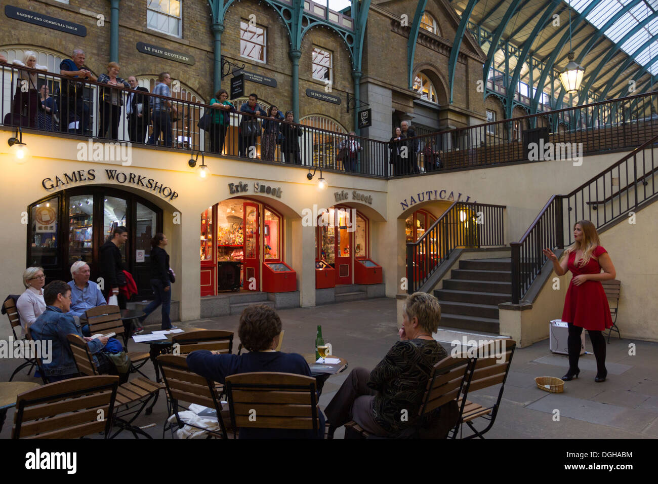 Alfresco Dining Covent Garden London Stock Photo Alamy