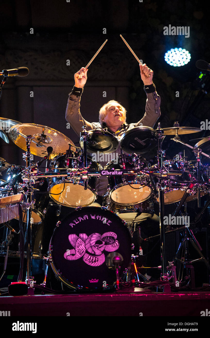 Saratoga, California, USA. 7th July, 2013. Drummer ALAN WHITE of English progressive rock band