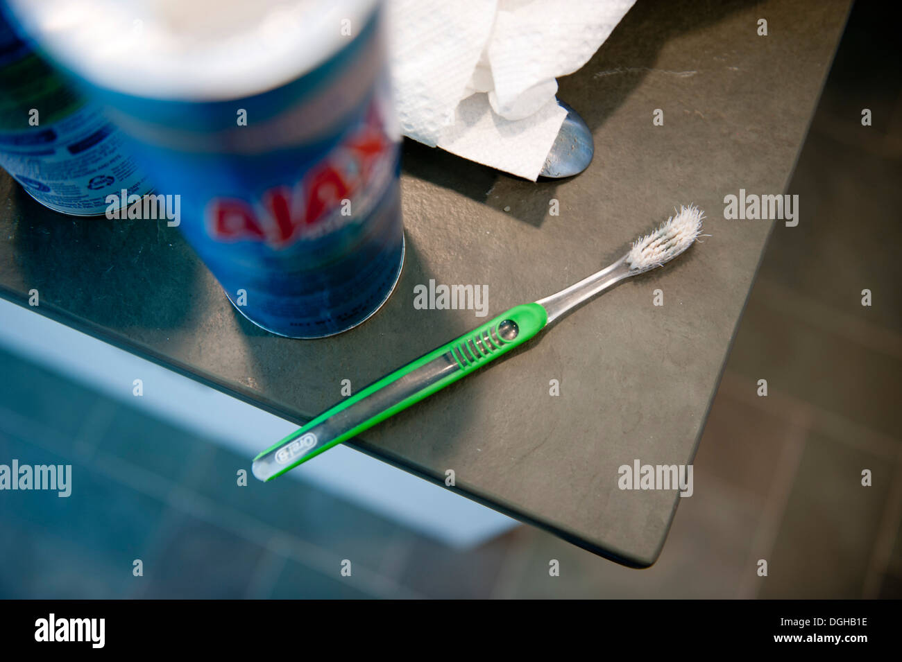 Employees of the New York's Little Elves cleaning company and a window