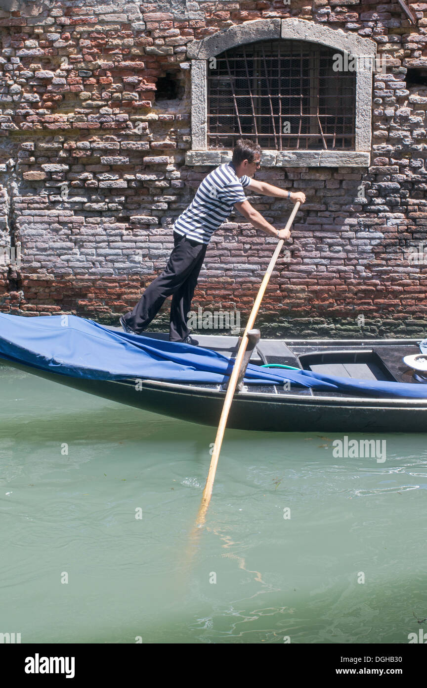 Gondola oar hires stock photography and images Alamy