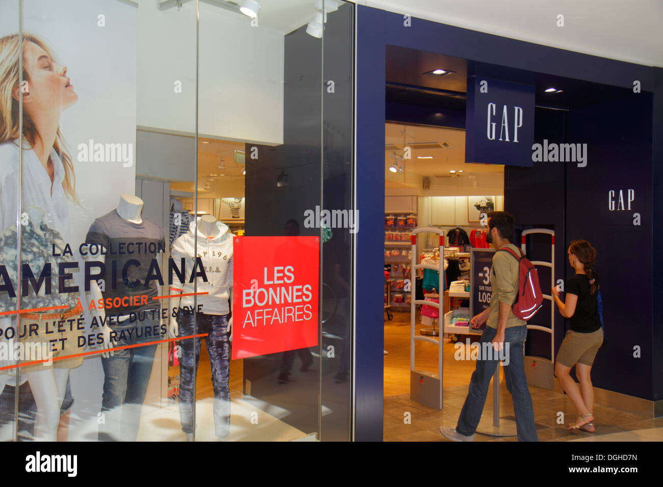 Paris france shopping gap clothing hi-res stock photography and images -  Alamy