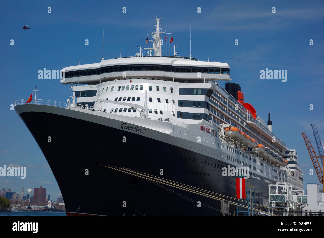 Queen Mary 2 docked Brooklyn NY Stock Photo Alamy
