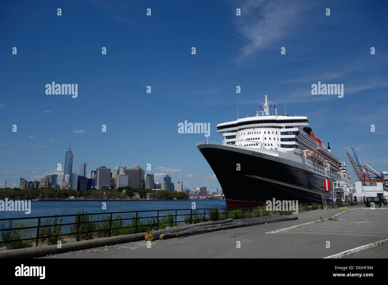 queen-mary-2-new-york-hi-res-stock-photography-and-images-alamy