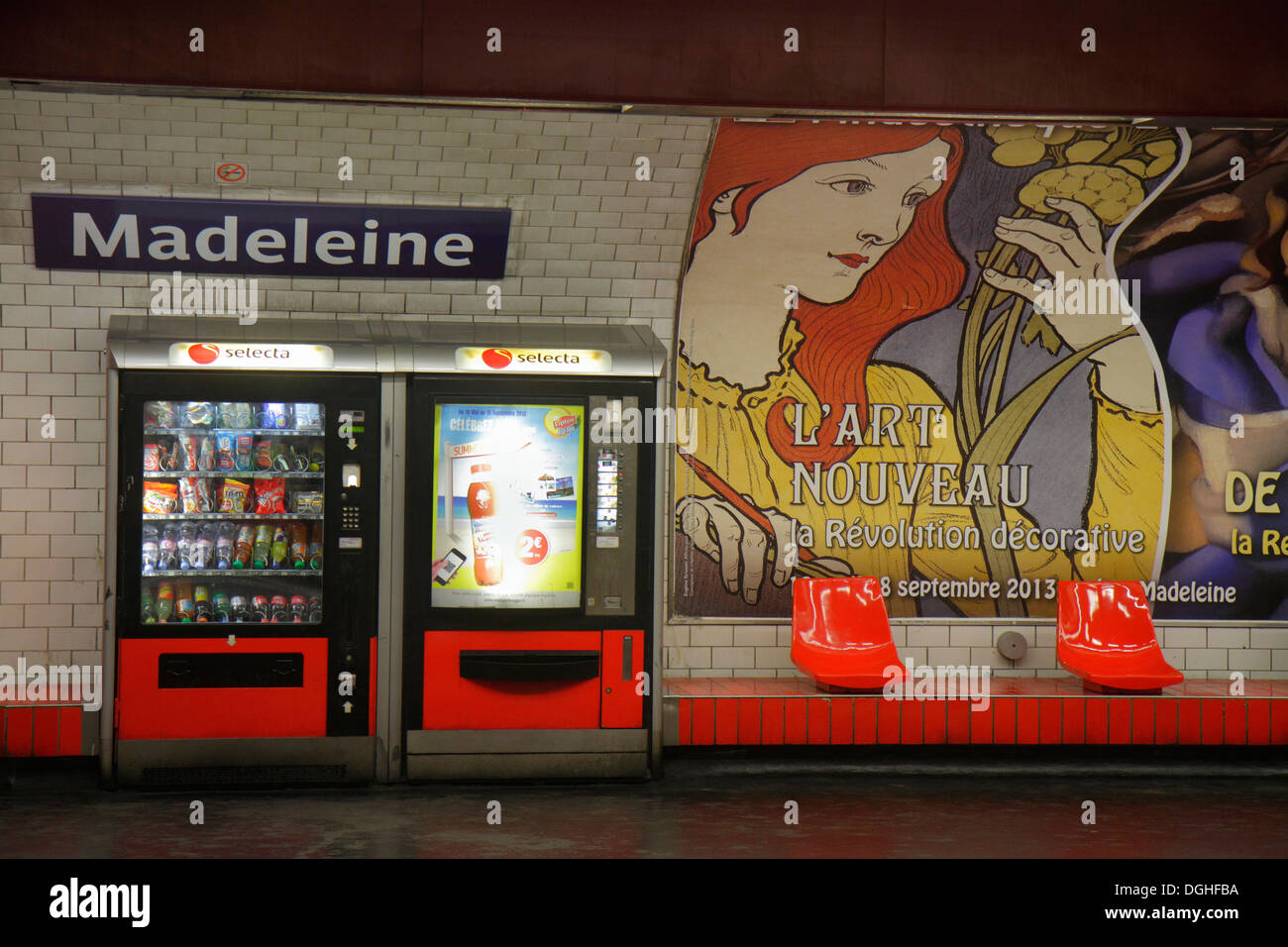 Metro station advertisement paris france hi-res stock photography and  images - Alamy