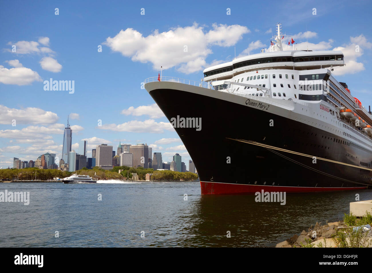 Queen mary 2 new york hires stock photography and images Alamy