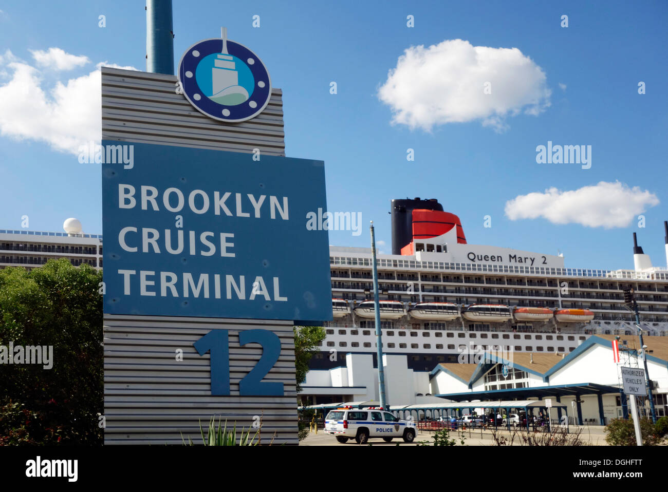 Queen Mary 2 docked  Brooklyn NY Stock Photo