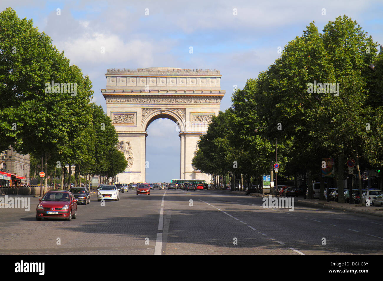 Paris France,16th 17th arrondissement,Avenue de la Grande Armée,Arc de Triomphe,Pace Charles de Gaulle,memorial,traffic,France130818111 Stock Photo