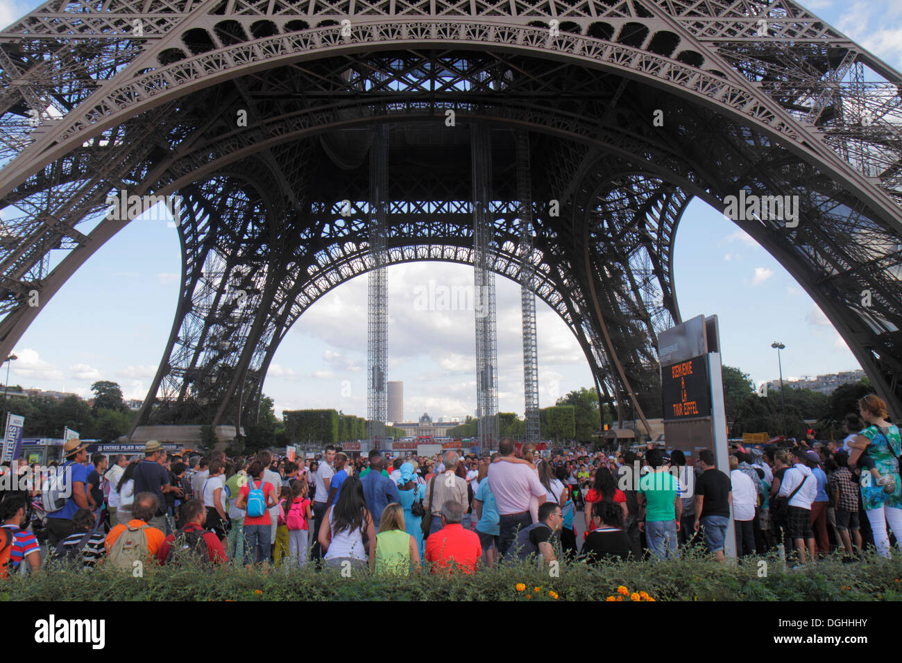 View of Eiffel Tower in Las Vegas Editorial Photo - Image of pillars, eiffel:  33316386