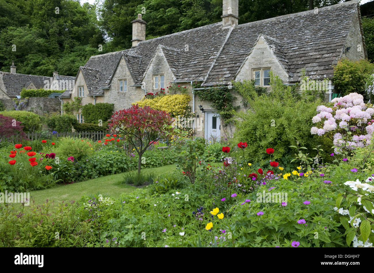Cottage gardens bibury cotswolds gloucestershire hires stock