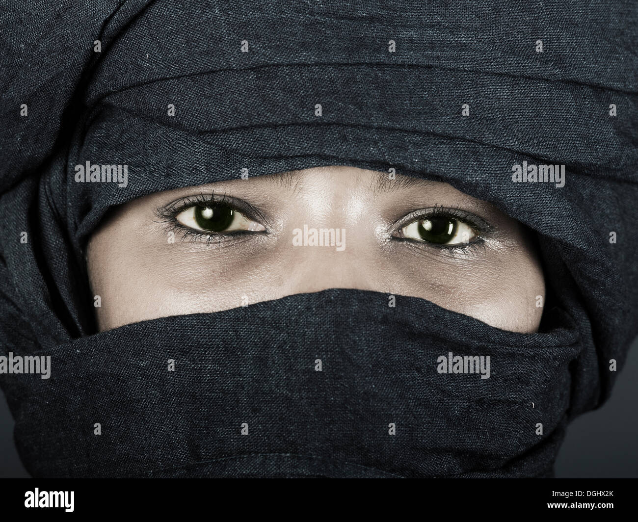 Tuareg girl, Targia, veiled with a chech with only her eyes visible, Algeria, North Africa, Africa Stock Photo