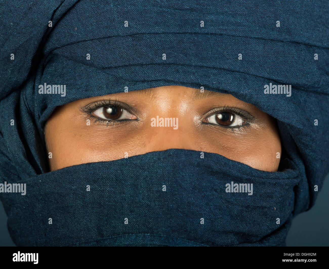 Tuareg girls hi-res stock photography and images - Alamy