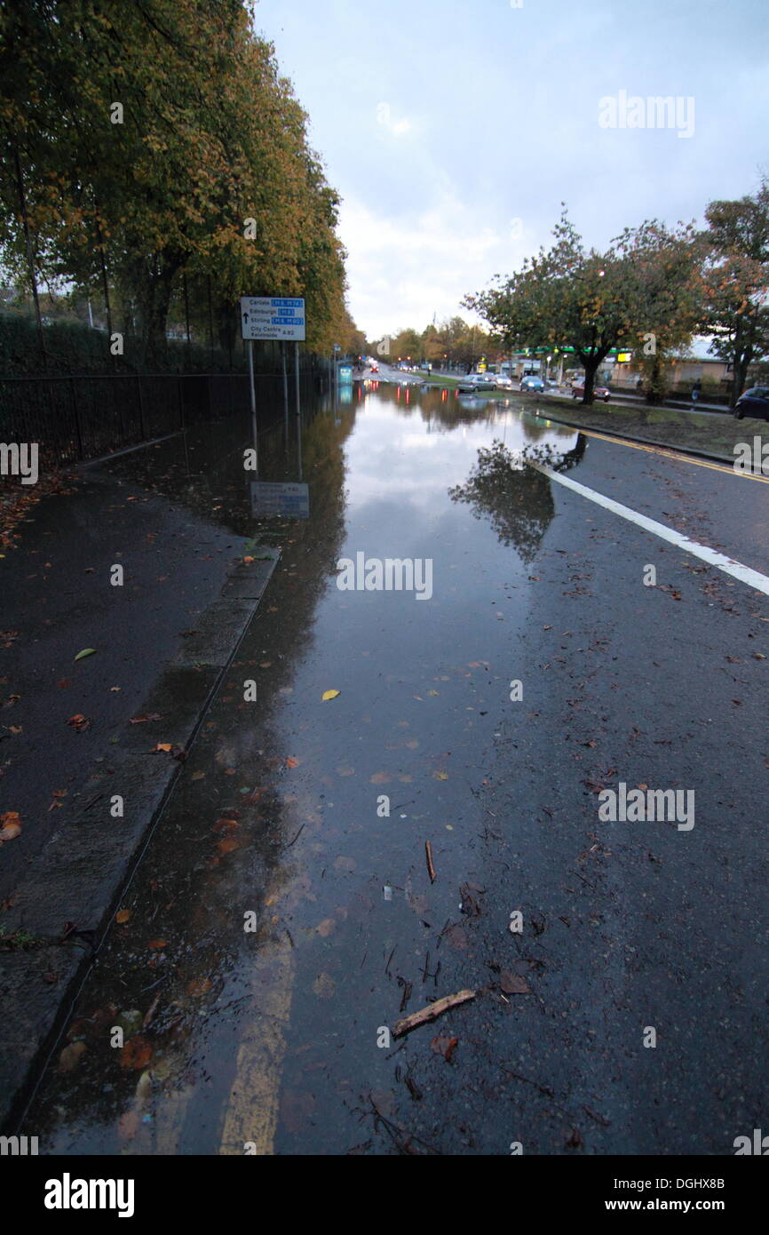 Glasgow, UK. 22nd Oct, 2013. Major flooding at A82 Great Western Road