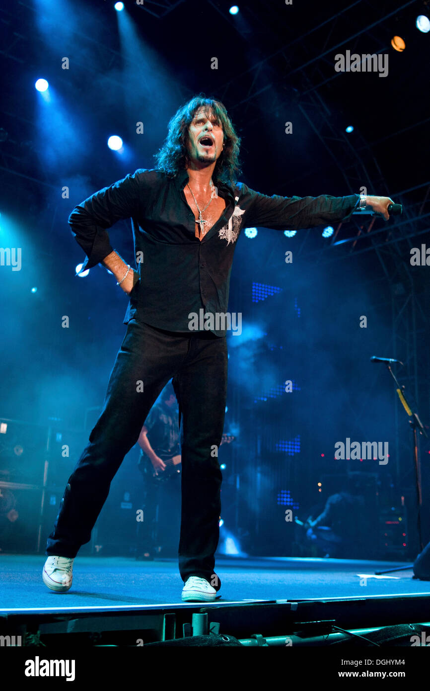 Steve Lee, singer of the Swiss hard rock band Gotthard live at the