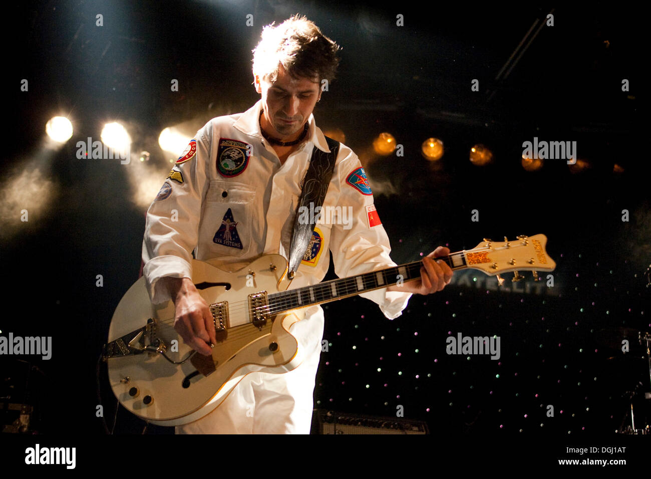 Christian Hiflyer, guitarist of the Swiss band Dave Satellite live at