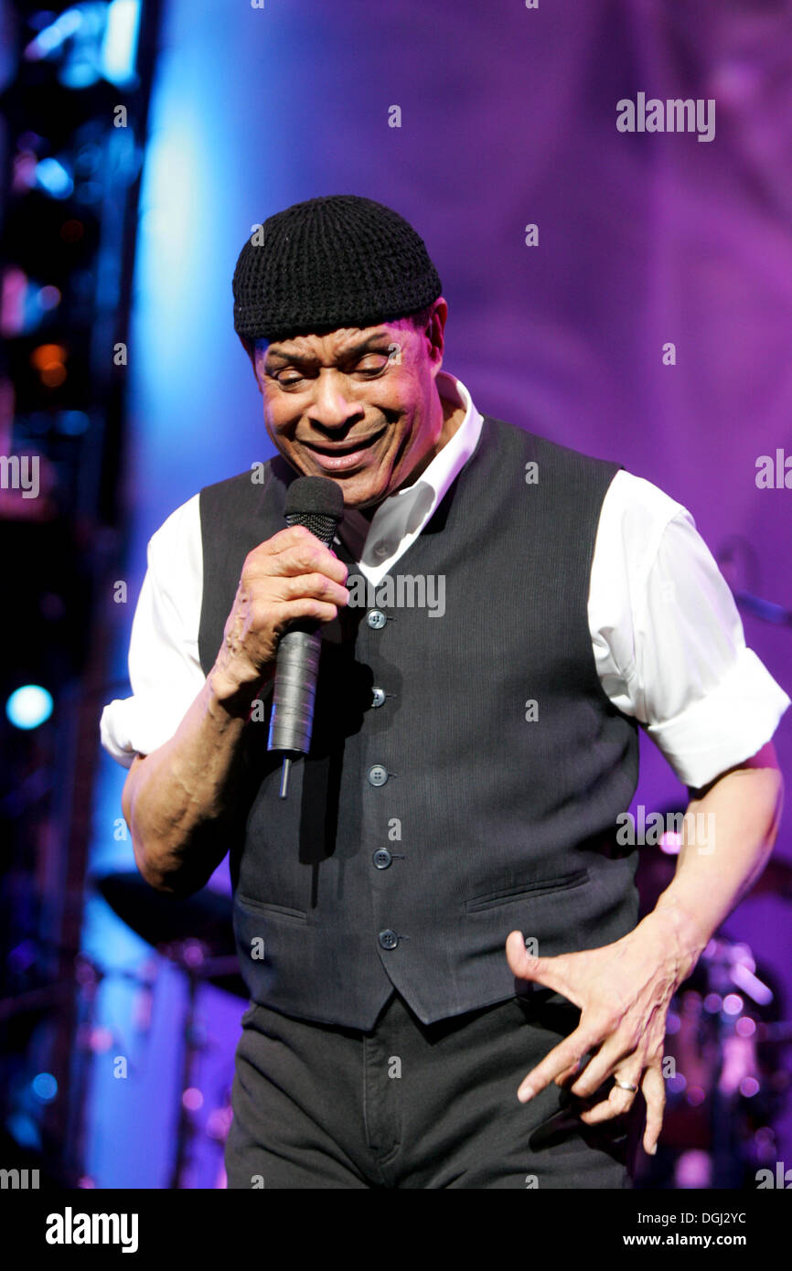 Al Jarreau, the US American jazz, pop and rhythm and blues singer and songwriter live at the Blue Balls Festival in the concert Stock Photo