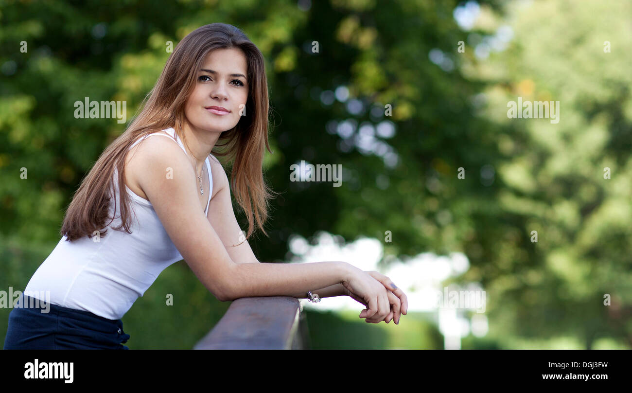 Dark hair young woman hi-res stock photography and images - Alamy