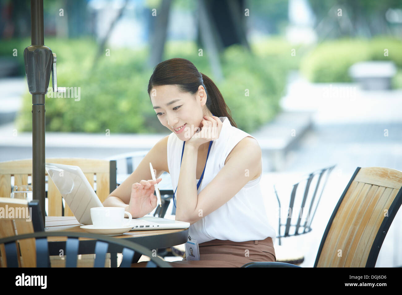 Woman sitting coffee shop smiling hi-res stock photography and images ...