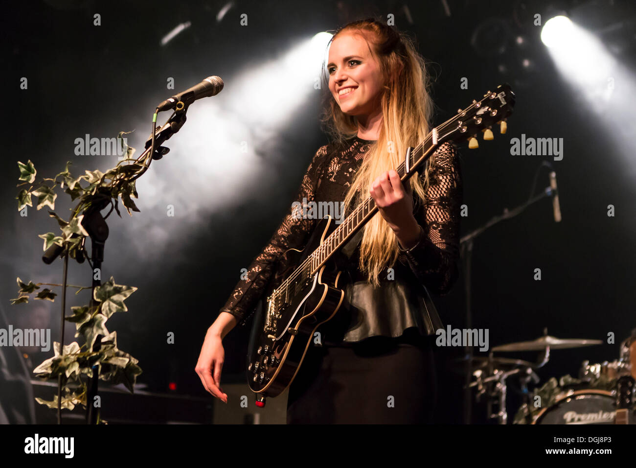 British folkpop singer Kyla La Grange performing live in the Schueuer(05)