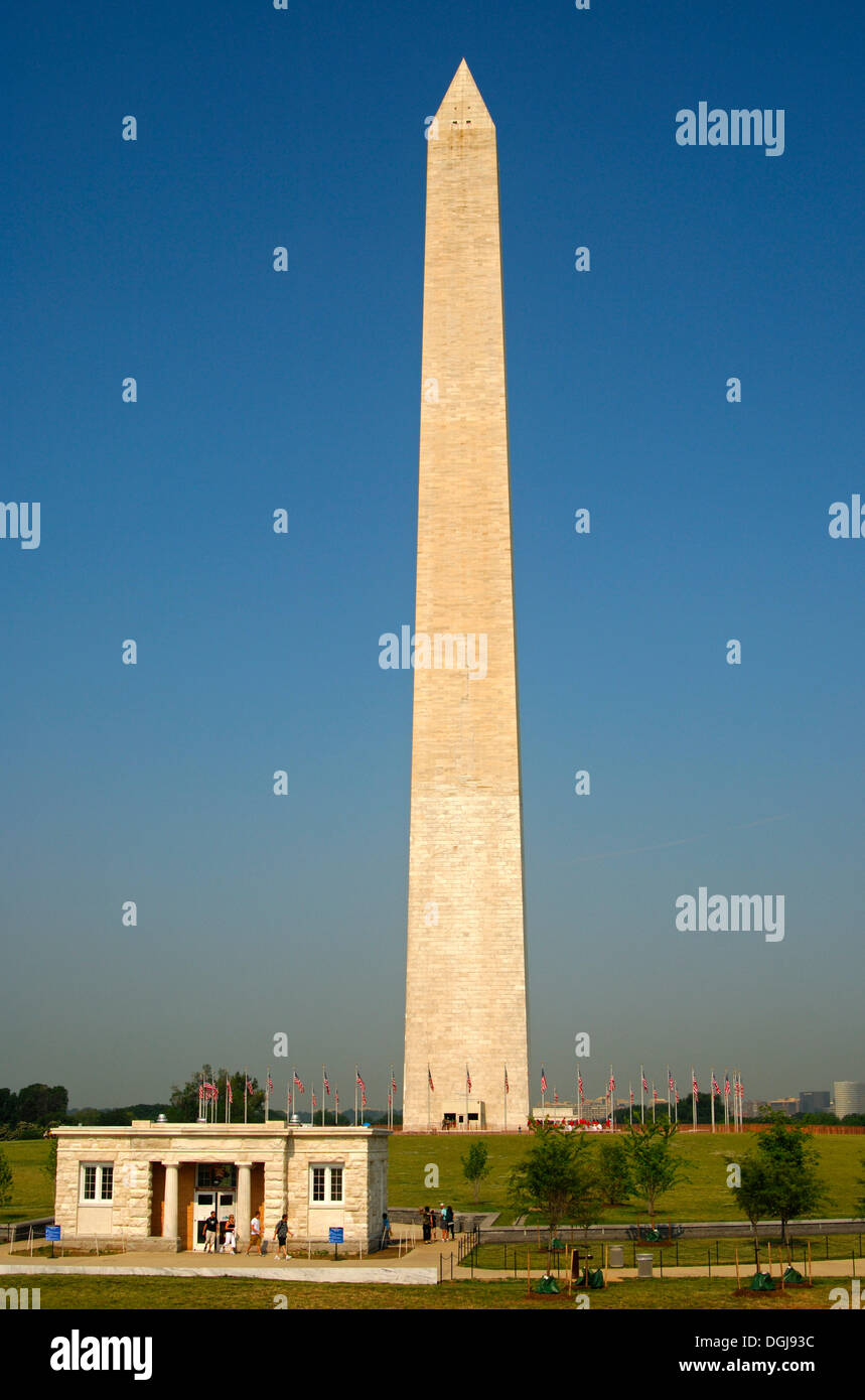 Washington Monument with the information centre as a size comparison, Washington DC, USA Stock Photo
