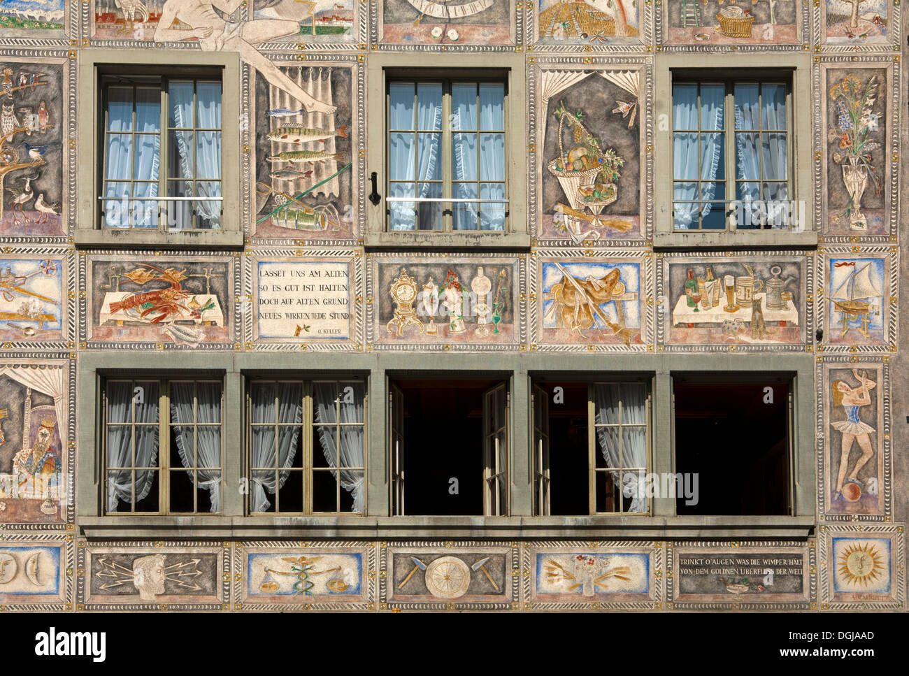 Details of the murals on the façade by Alois Carigiet, Hotel Restaurant Adler, Stein am Rhein, Canton of Schaffhausen Stock Photo