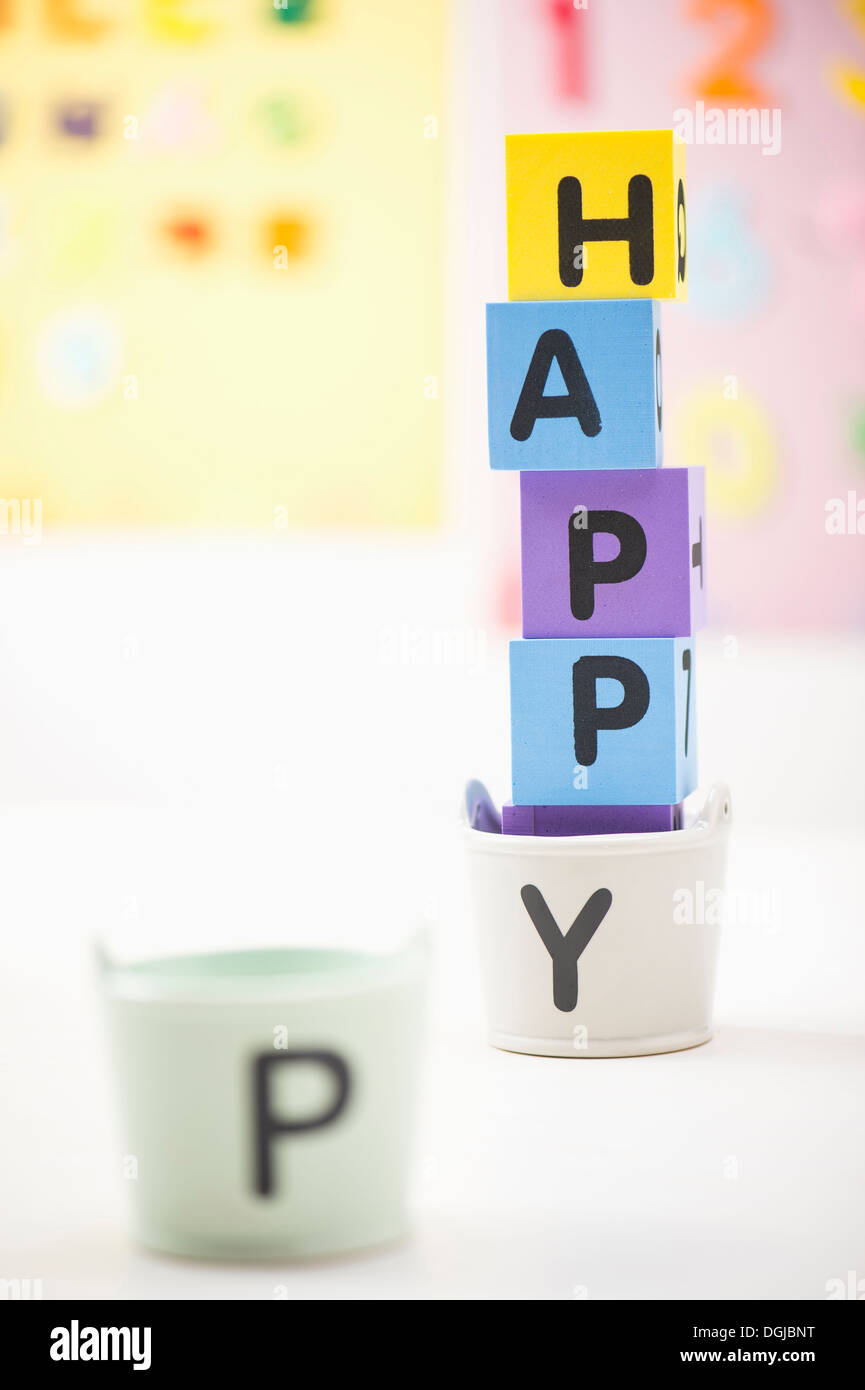cubes and buckets spelling the word happy Stock Photo Alamy