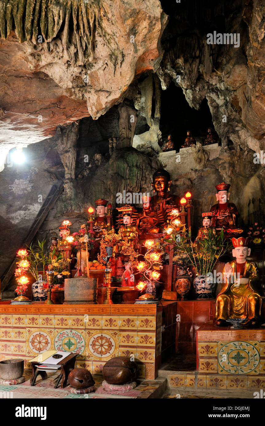 Altar in the Chua Ban Long, pagoda near Ninh Binh, dry Halong Bay, Vietnam, Southeast Asia Stock Photo