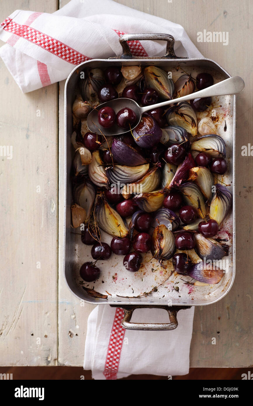 Red onion garlic thyme hi res stock photography and images Alamy