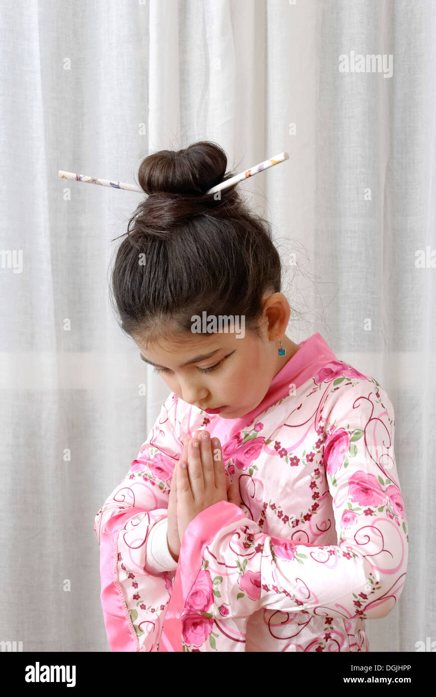 Young girl of 8 dressed up as a Chinese woman Stock Photo