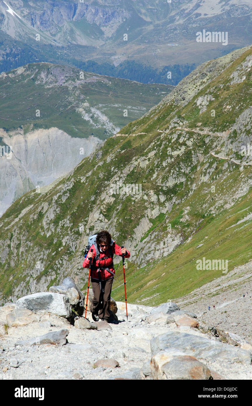 Woman walking in track hi-res stock photography and images - Alamy