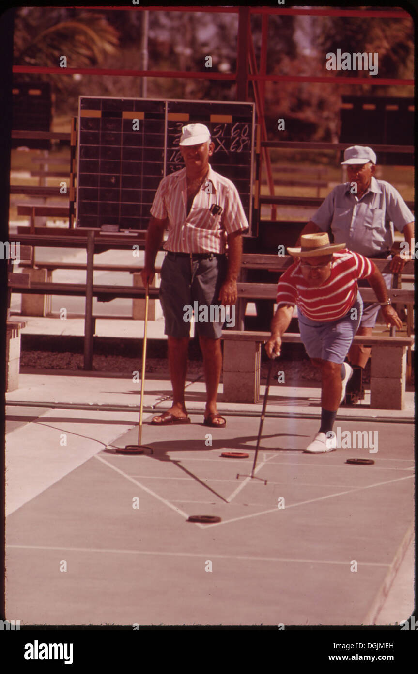 Shuffleboard vintage hires stock photography and images Alamy
