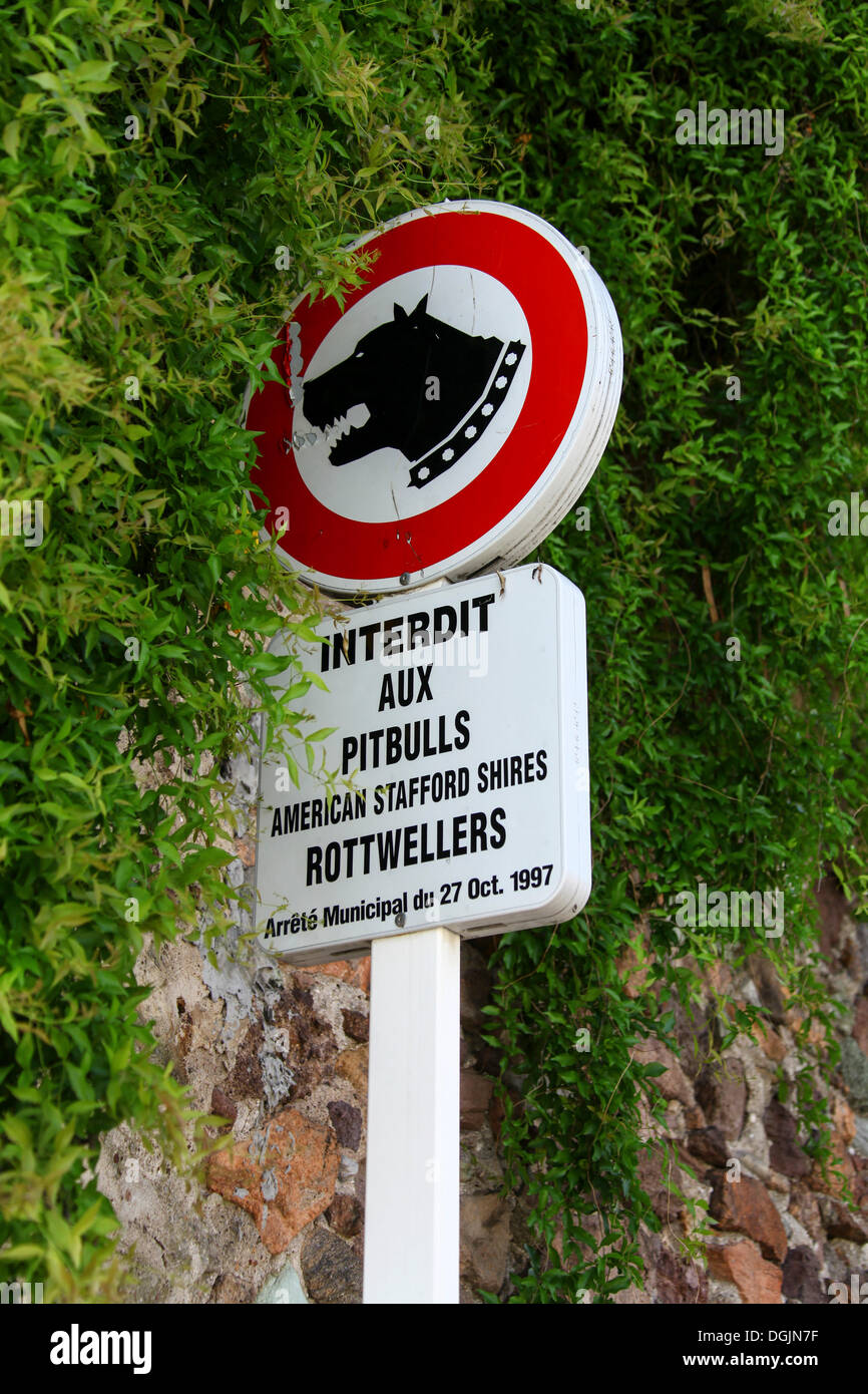 Prohibition sign for dangerous dogs, Mandelieu-la-Napoule, Cote d'Azur or French Riviera, France, Europe Stock Photo