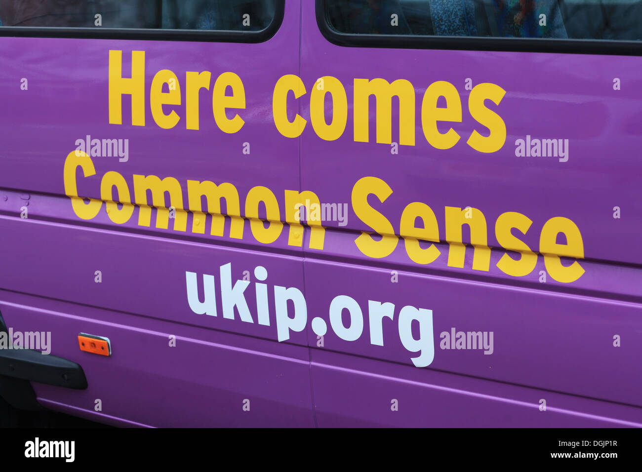 Ukip, UK Independence Party, battle bus slogan - ' Here comes common sense' Stock Photo