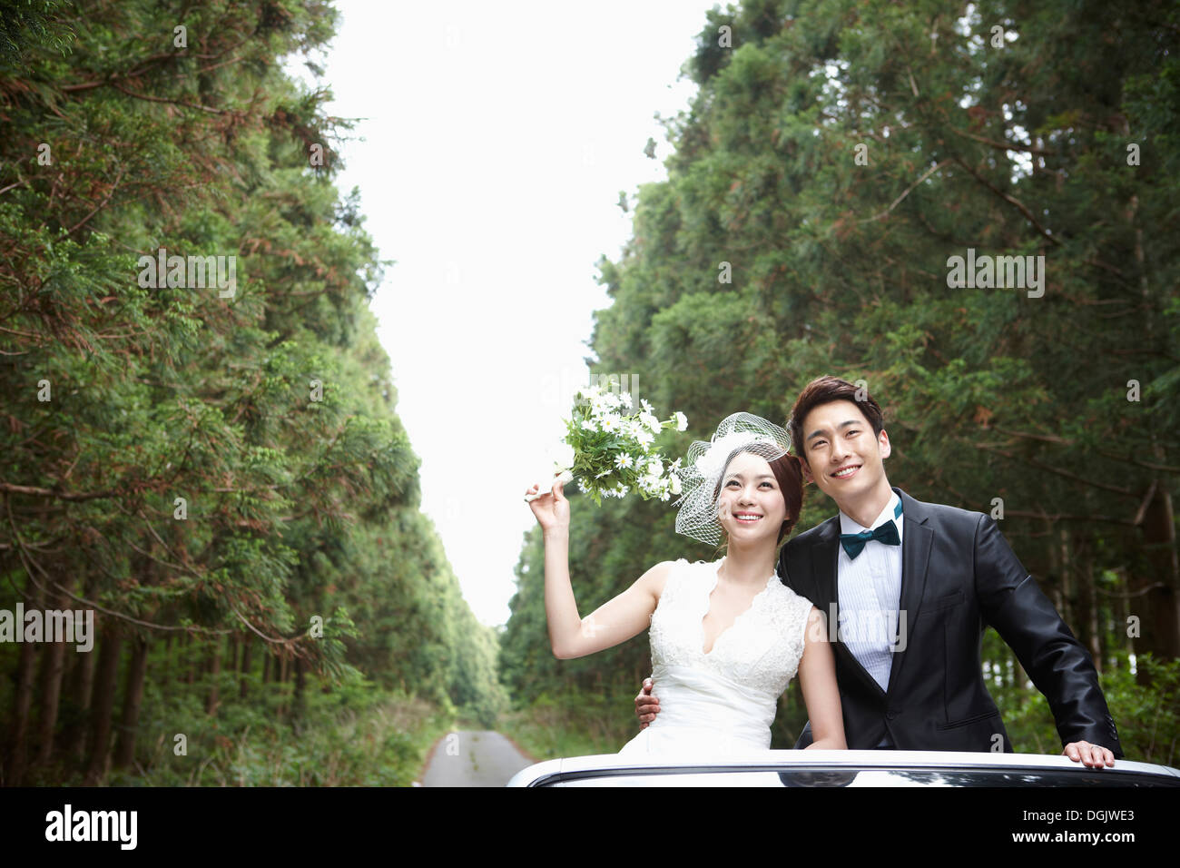 newlyweds in a convertible car Stock Photo