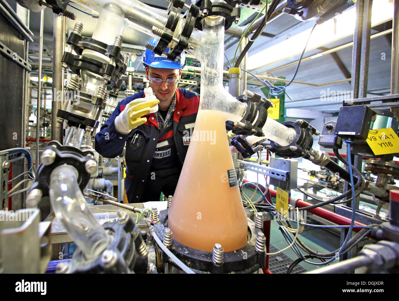 Bitterfeld Wolfen Germany 22nd Oct 13 An Employee Works At A Stock Photo Alamy