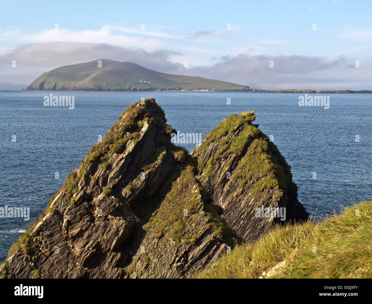 The rocky outcrop above Dunquin harbour with Great Blasket in the background Stock Photo