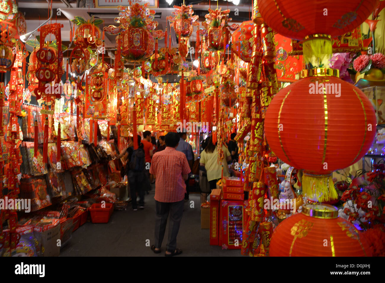 Chinatown in Singapore during Chinese New Year Stock Photo Alamy