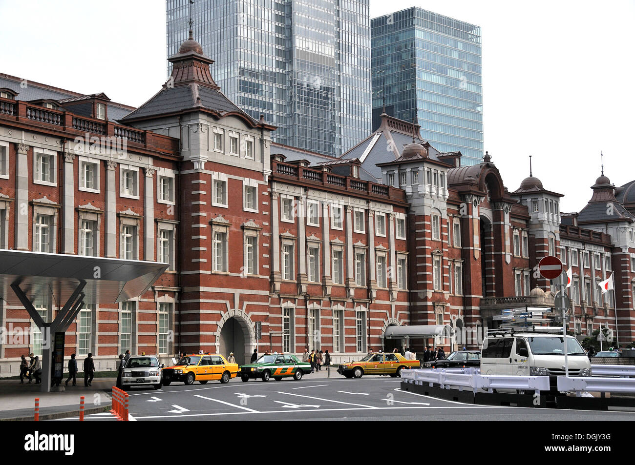 taxis waiting before The Tokyo station hotel Tokyo Japan Stock Photo