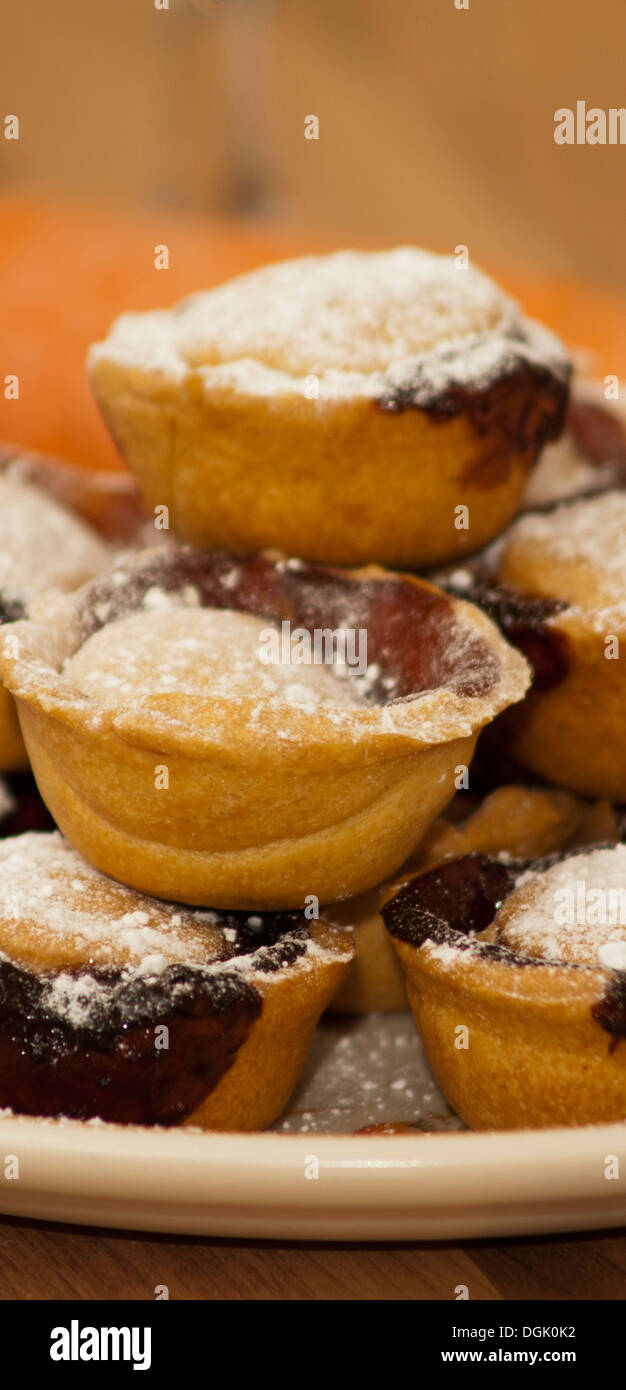 Festive Mince Pies Hi res Stock Photography And Images Alamy
