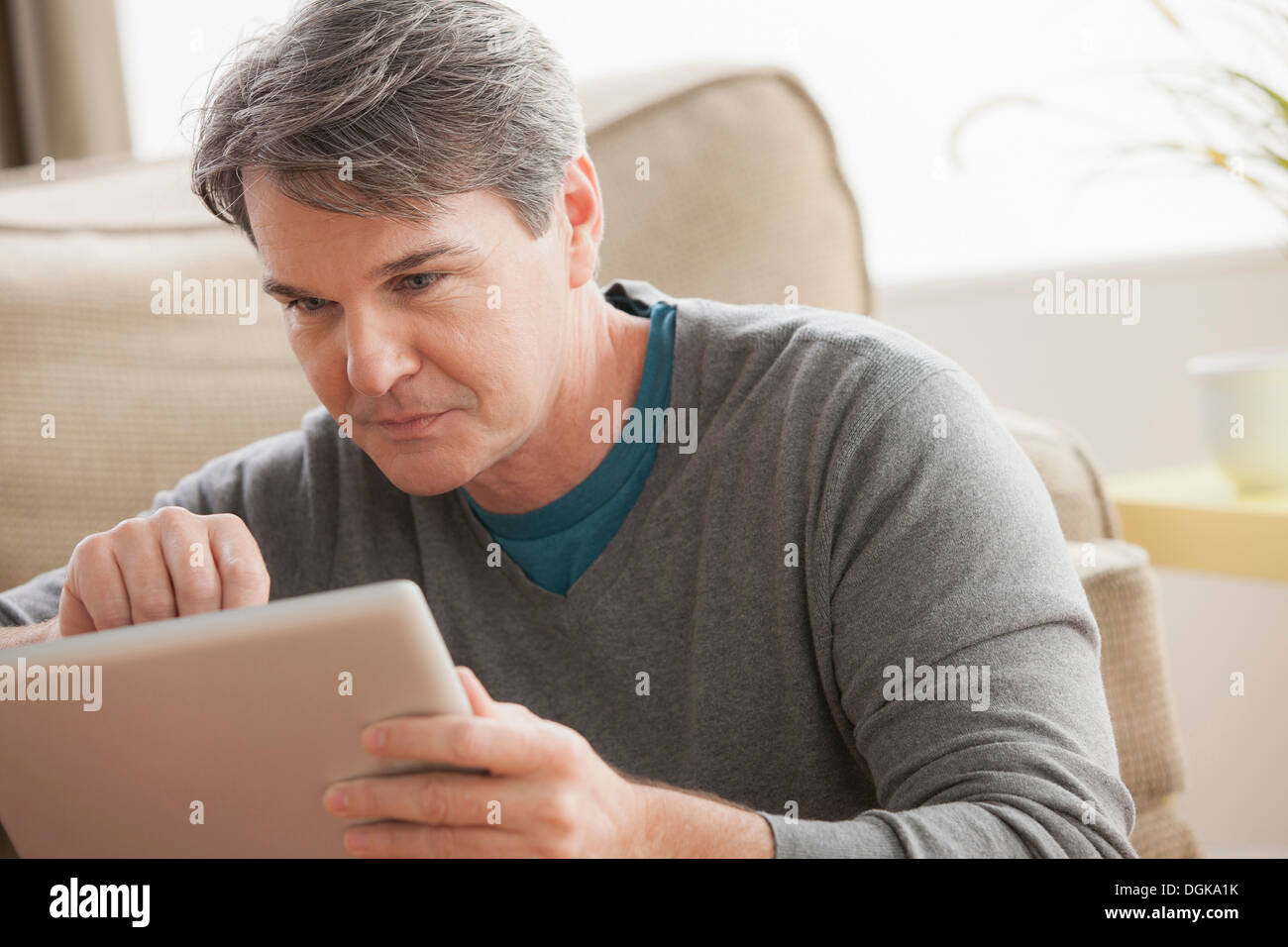 Mature business man tablet hi-res stock photography and images - Alamy