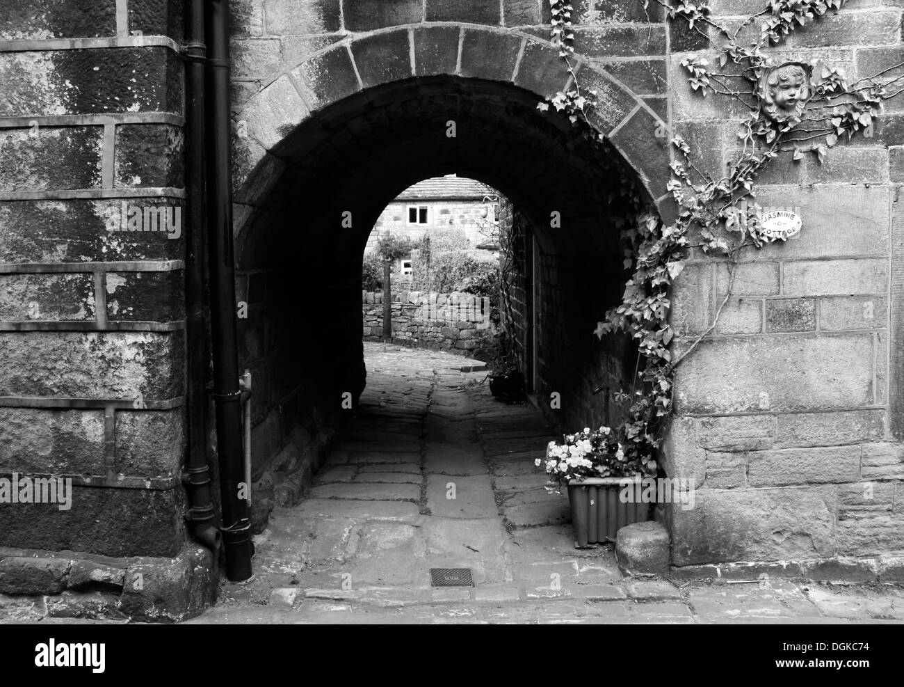 Arched alleyway, Heptonstall, West Yorkshire, England, UK Stock Photo