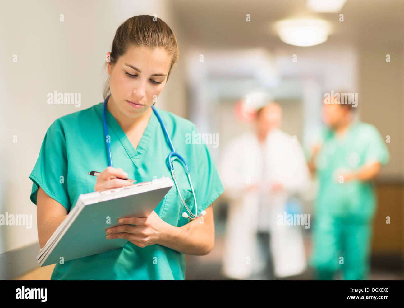 Doctor writing hospital hi-res stock photography and images - Alamy