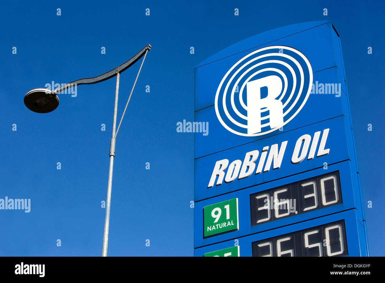 Robin Oil company emblem fuel icon icons logo mark Stock Photo Alamy