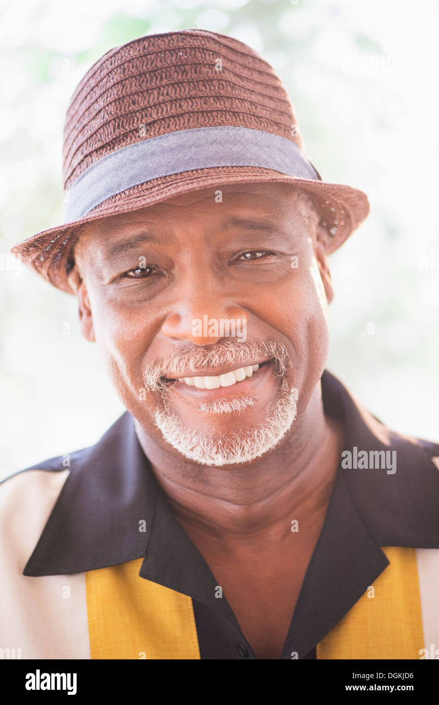 Senior african american man hat hi-res stock photography and images - Alamy
