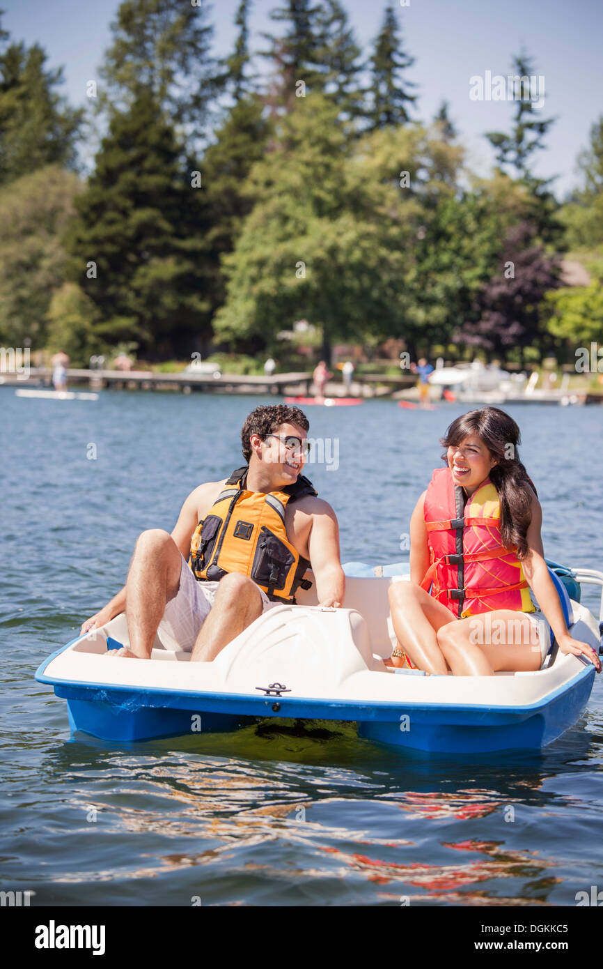 Paddleboat Stock Photos &amp; Paddleboat Stock Images - Alamy