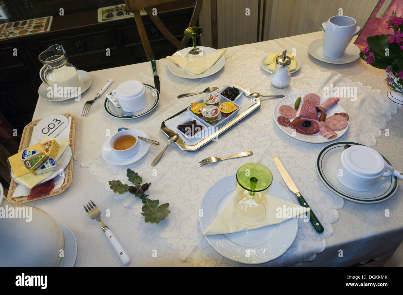 Elk213-1720 France, Alsace, Obernai, guesthouse breakfast spread Stock Photo